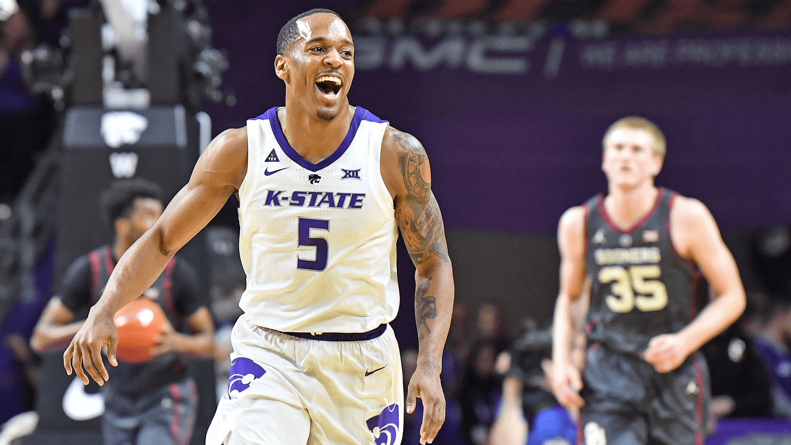 巴里-布朗身高191cm,体重88kg,是一名双能卫.