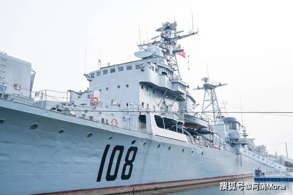 三艦一艇分別為:881洪澤湖號補給艦,108西寧號驅逐艦,515廈門號護衛艦