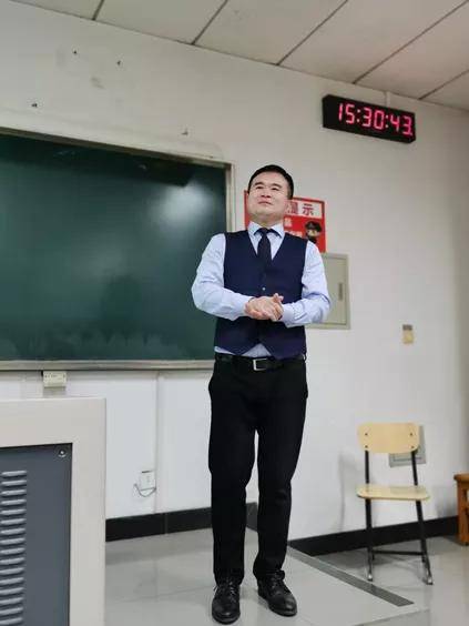 李伟民律师受邀赴中国传媒大学讲授《文化法学》课程