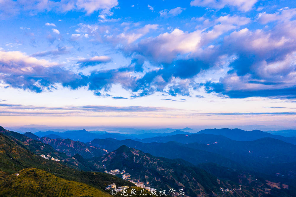 景区|广东大山发现神秘天池，常年水位不变，游客纳闷：这水是哪来的？