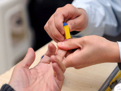 葡萄糖|糖尿病多是自己“作”出来的?医生:不想血糖飙升,3物再喜欢也要忍住