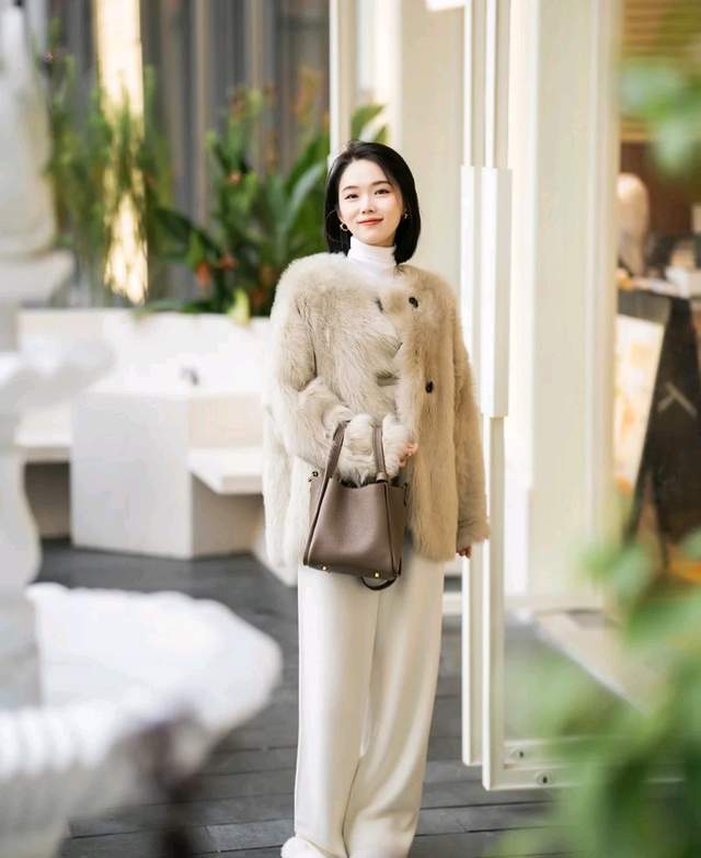 服装 冬天穿衣别太普通，可以借鉴这三套穿搭示范，满满的高级感