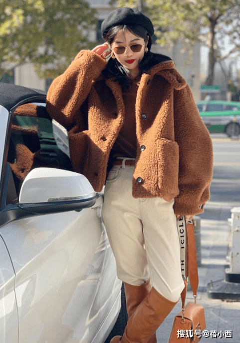 棕色 长筒靴不好搭配？那是你没遇到这4件上衣，这样穿上气场全开