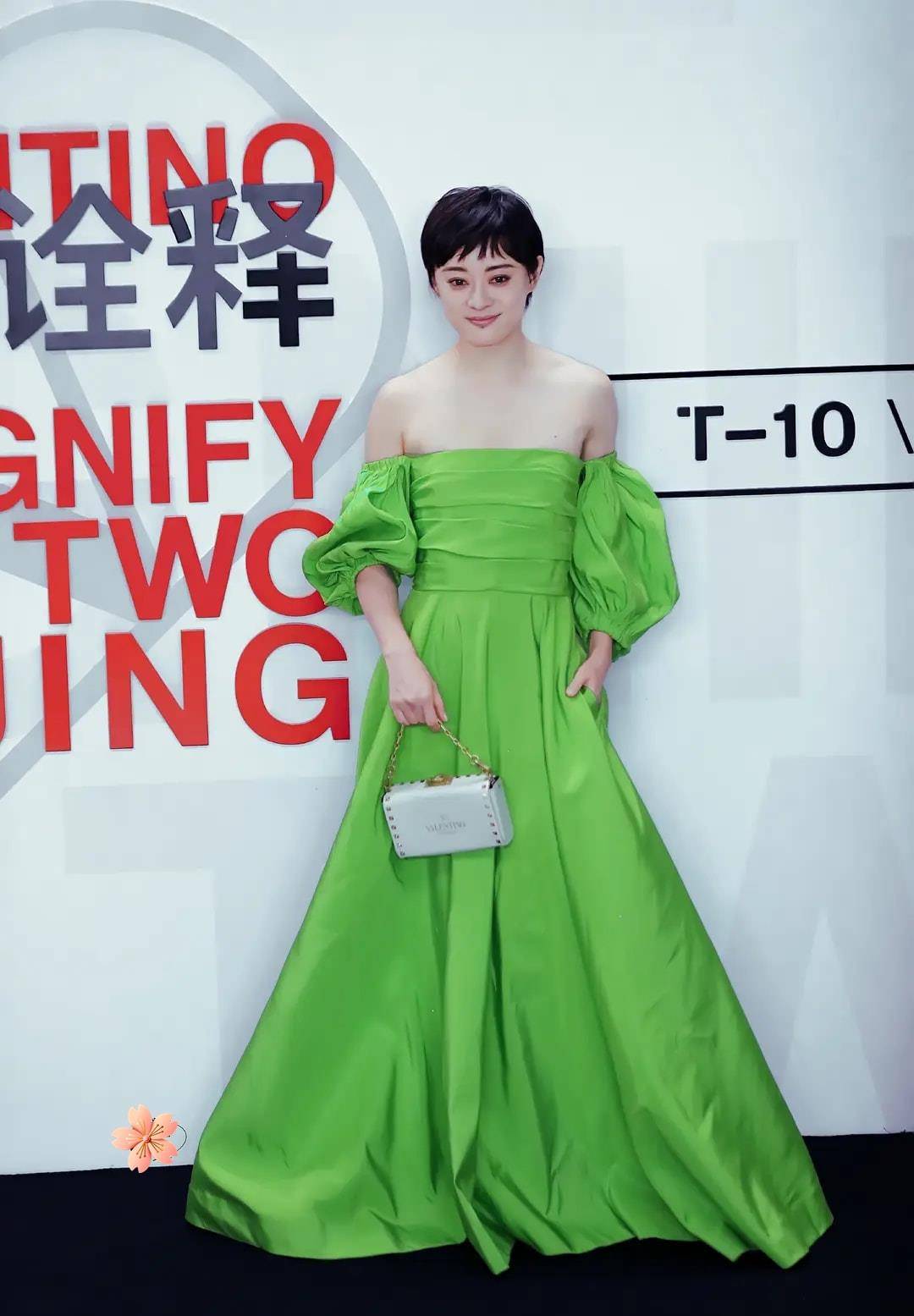 服装 85花盛典同台争艳！杨幂接连换三套服装，刘诗诗、唐嫣紧随其后