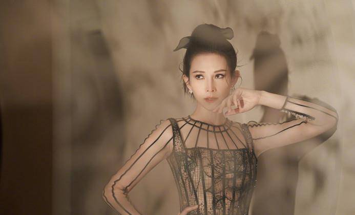 身材 时隔10年甄嬛后宫同框,蔡少芬穿礼服抹平9年年龄差,孙俪变保守