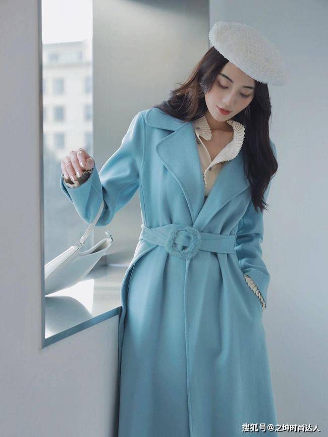 羊羔 小款的衣服可以增加一种干练的风格,显得超有气质