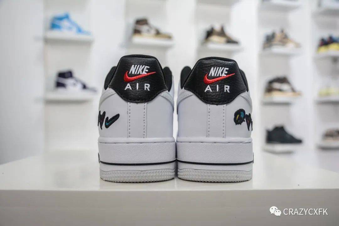 耐克nike air force 1 low peace love swoosh 白黑彩色涂鸦板鞋_鞋舌