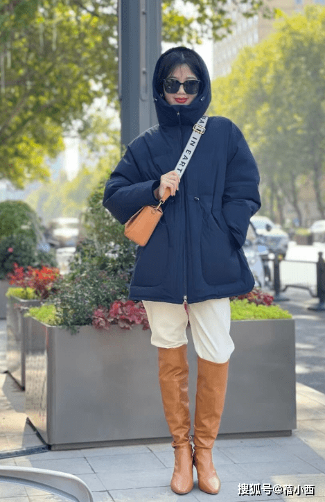 棕色 长筒靴不好搭配？那是你没遇到这4件上衣，这样穿上气场全开