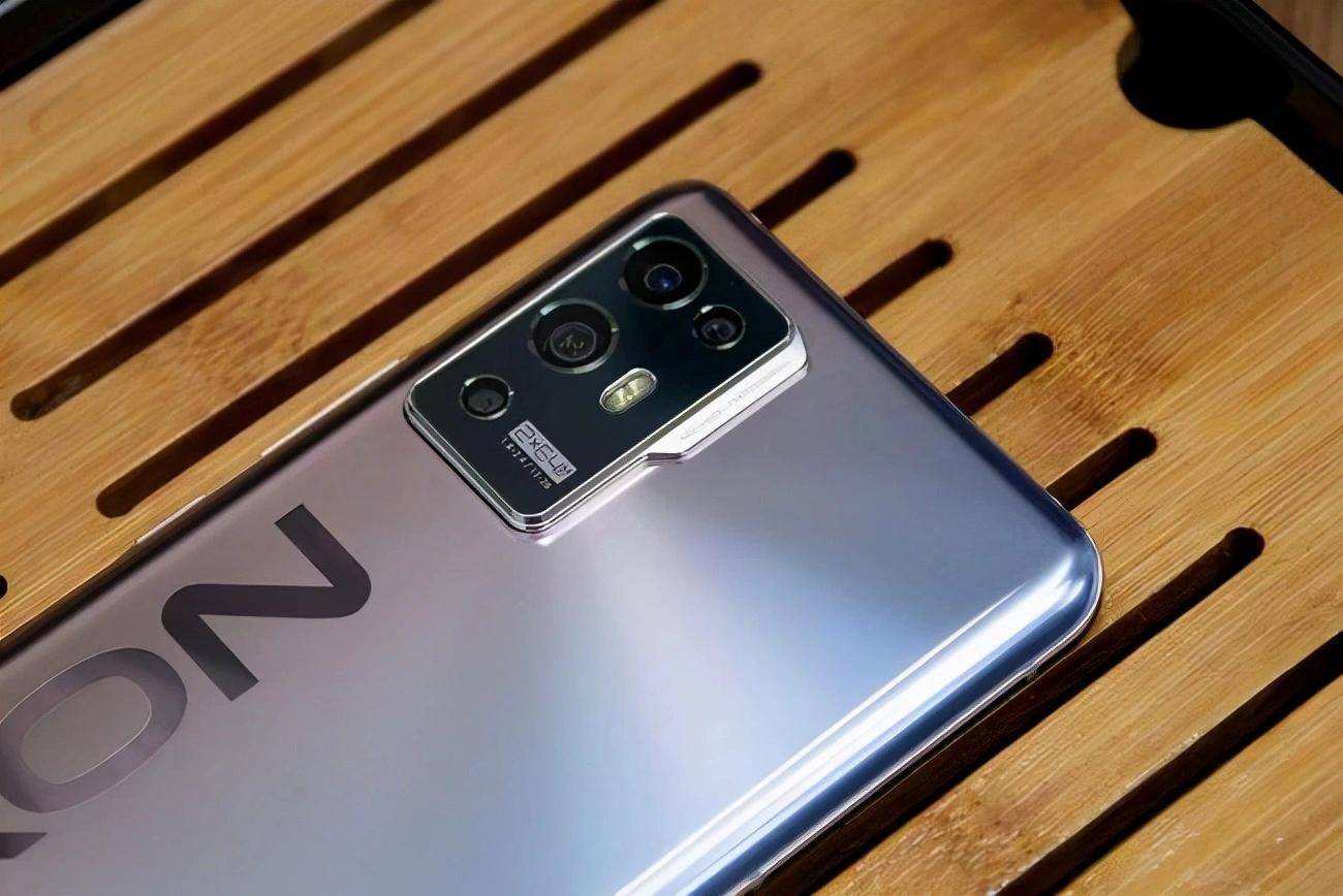 降到2298，骁龙888进入中端市场，8G＋6400万像素