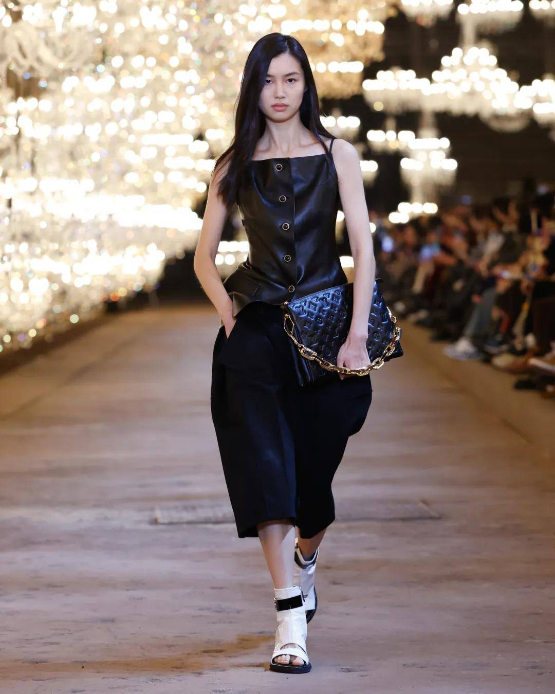 Vuitton 路易威登运1200盏华灯来上海办舞会,章子怡刘嘉玲舒淇全来了!