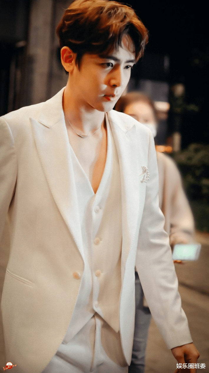 硬汉|韩国初代男神尼坤想翻红，撩倒硬汉吴镇宇，疑似隔空表白宋茜