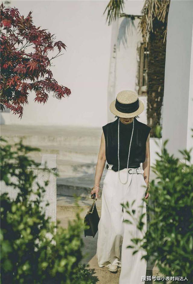 衬衣 女人过了50岁少穿T恤短裤,瞧三木妈妈这样来穿,优雅知性又时髦