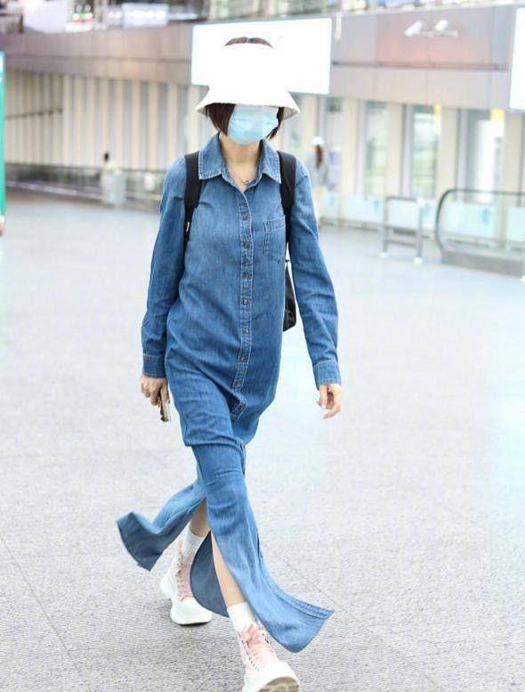 娱乐 51岁陈鲁豫现身机场秀身材！一双腿又细又长，大衣太长快拖地上