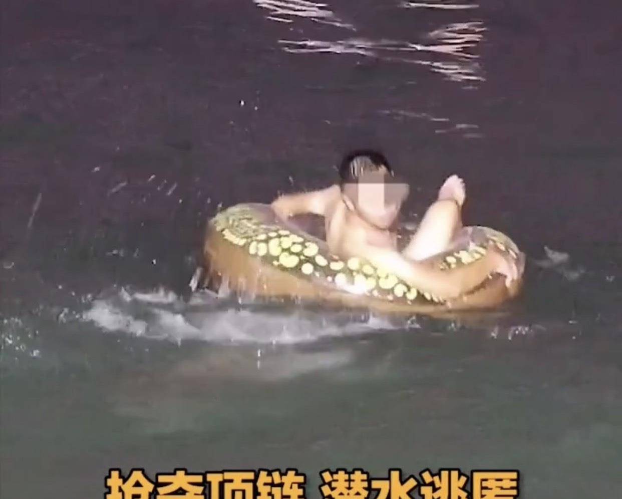 深圳海滨浴场出现了“水鬼”？别怕，警察蜀黍已经把他抓住了！