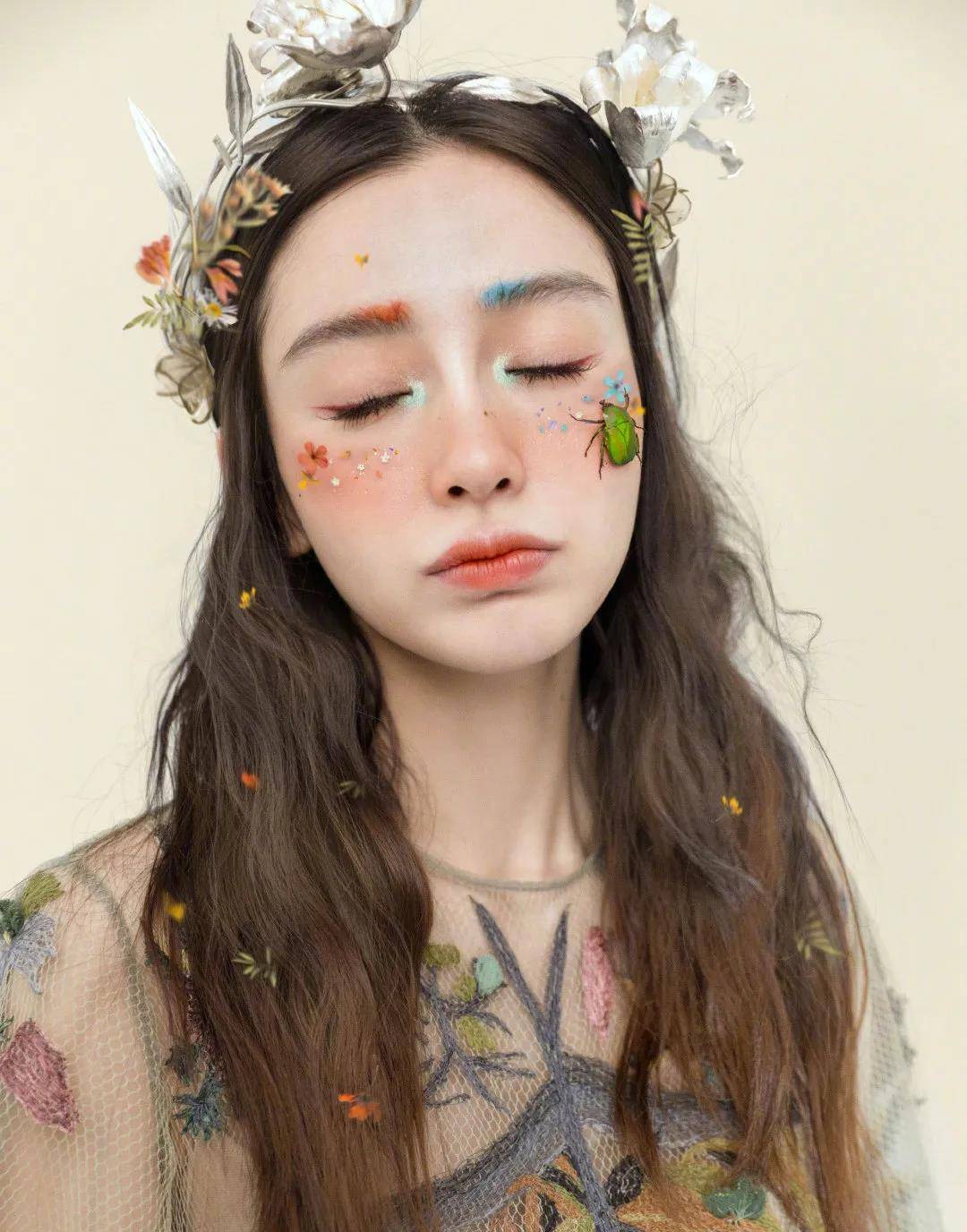 杨单靠富家千金妆出圈的欧阳娜娜，这次美成了鞠婧祎2.0？