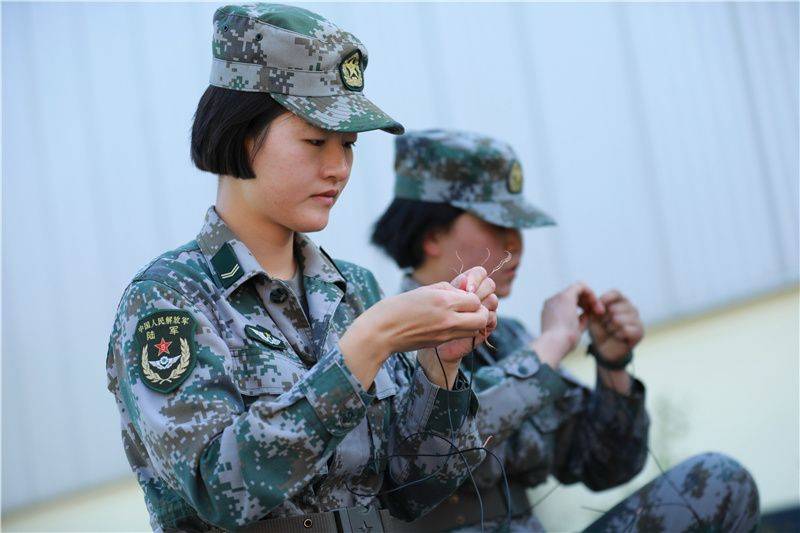 7名女兵都是她在新训基地带的兵,大家一直期待去边防线上参与巡逻任务