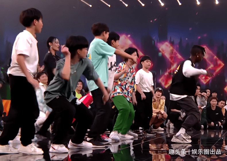 杨凯引|布布输给杨凯引热议，助跳嘉宾实力悬殊，节目组偏袒杨凯太明显