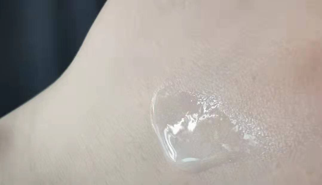 倩碧盘点4款大牌“美白精华”：倩碧高效不刺激，海蓝之谜虽贵但好用