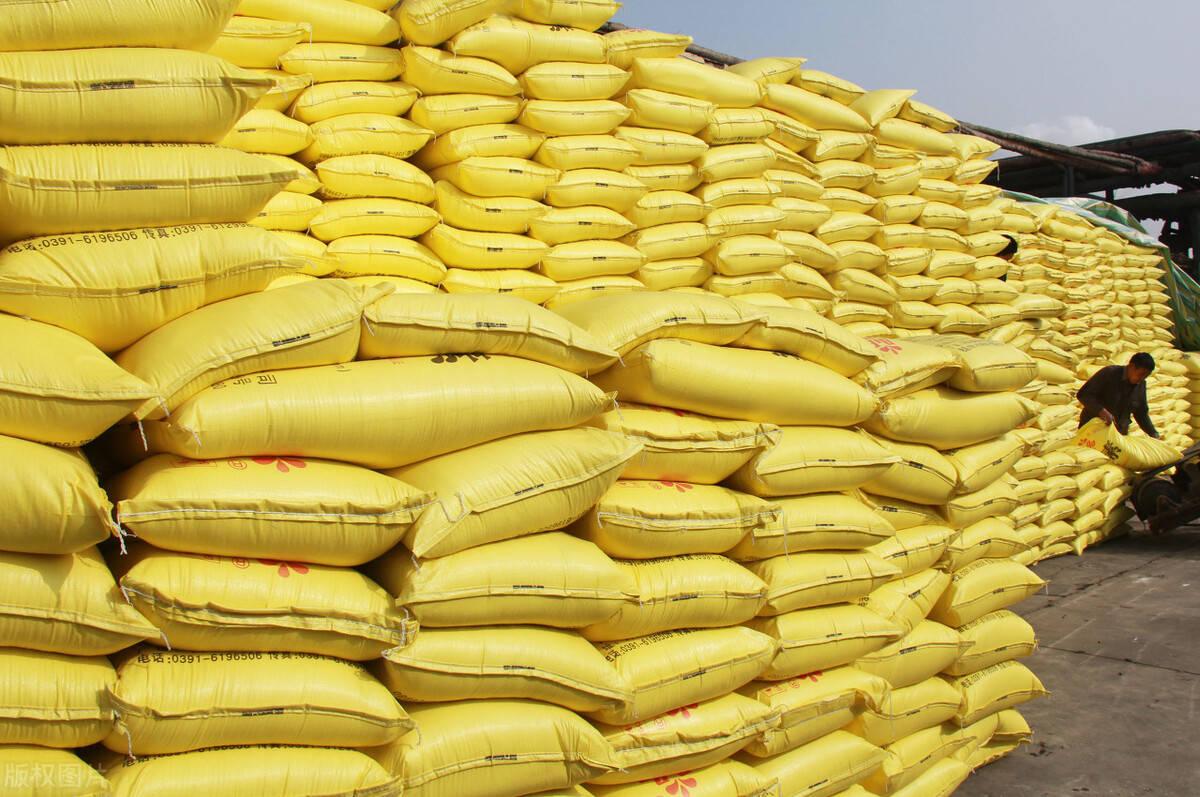 国内尿素一个月内下跌近1000元!咋回事?会跌到2000元以下吗?_价格