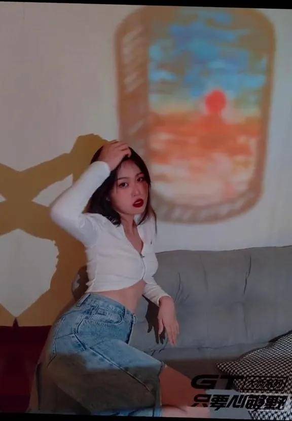 投影抖音第一挡脸美女吸粉700w，全靠360度无死角照骗技术？