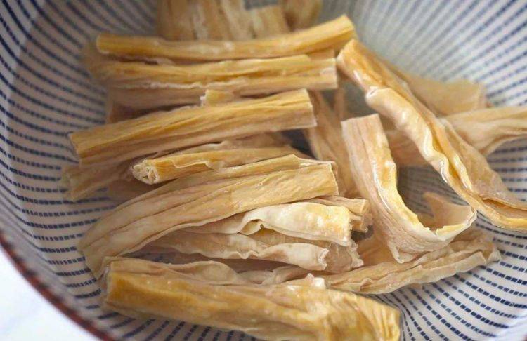 怎样快速泡发干笋子 75d9f38dc08943b885e126b1560db18c.jpeg
