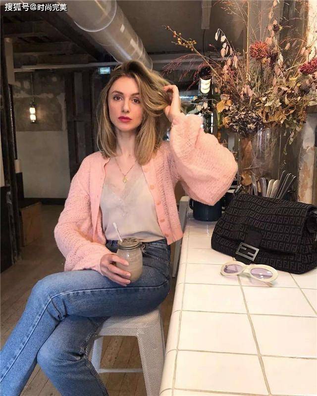 卫衣 2021年春天，别再穿卫衣了，最近流行“奶奶衣”，舒适百搭又洋气