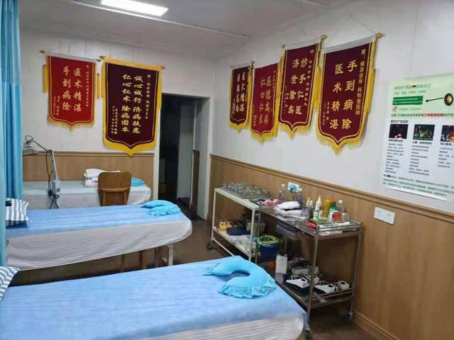 成都|不吃药，一推一按轻松解决，成都诚济何医生治疗颈椎痛有一手