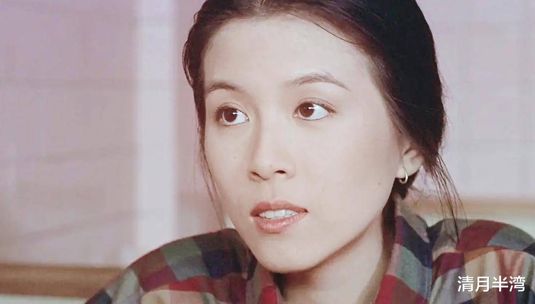 邓萃雯凸嘴也好看的6位港风女星,“面部缺陷”强化辨识度,还性感洋气