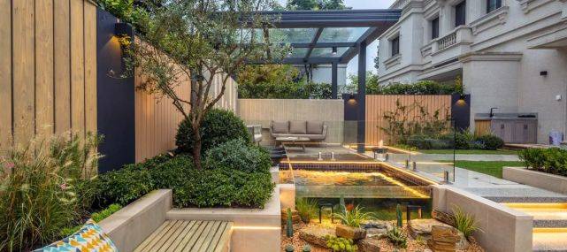 如果太忙,没有太多时间打理庭院,或者不擅长打理花草的家庭,可以将