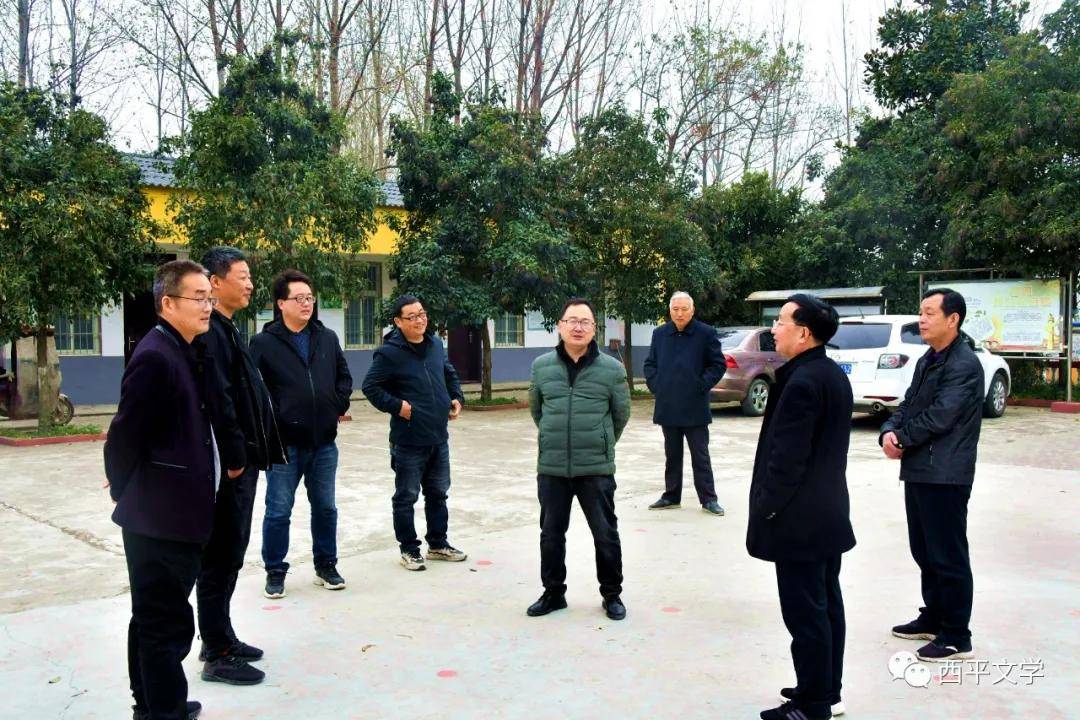 西平舞钢两地作家诗人深入出山镇玉皇庙村于赓虞故里调研采风