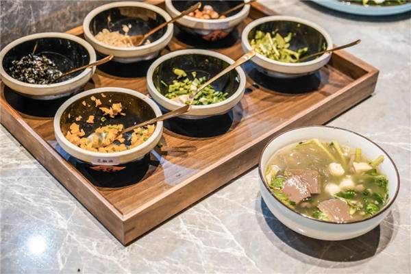 大堂|这个酒店，让我“重返17岁”，做了回“橘子郡男孩”