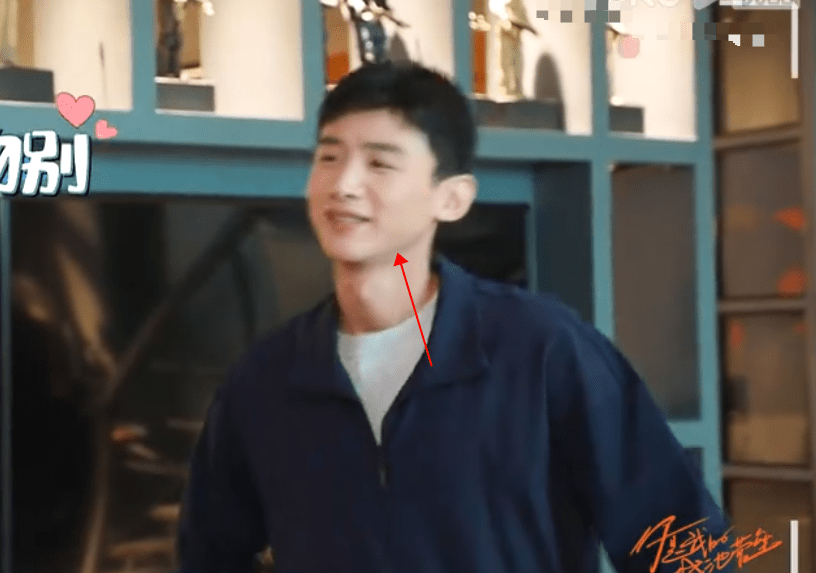 邢克垒|《城池营垒》吻戏花絮，马思纯主动吻别，白敬亭的小表情我酸了！