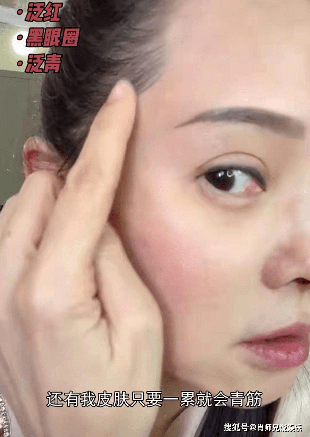 生活53岁的伊能静“素颜”出镜遭质疑？状态犹如年轻姑娘，羡煞旁人