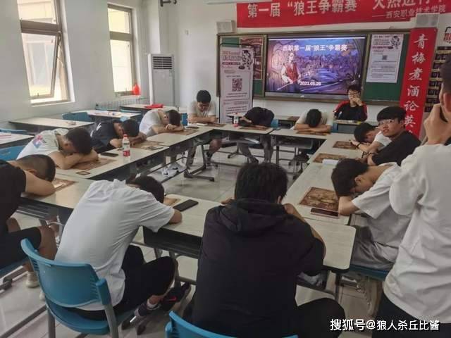 狼人|口碑极佳的《扬名立万》,究竟是怎样讲剧本杀的?