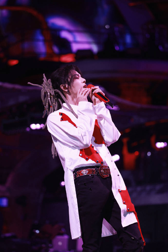 新歌|华晨宇火星演唱会新歌首唱！开启《飞行模式》进入火星乐园狂欢