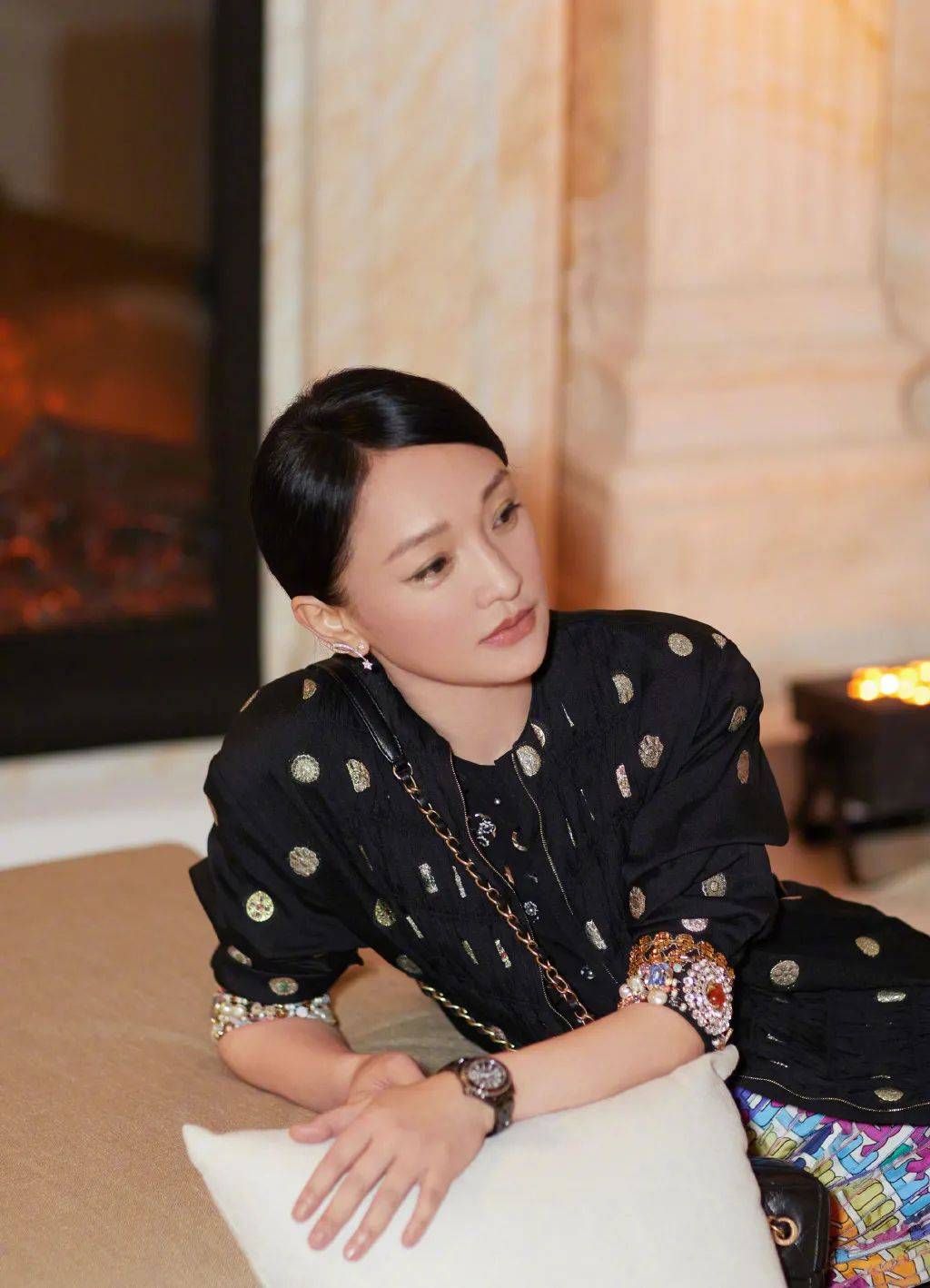 节日为什么年底聚会的温暖时刻，都少不了CHANEL珠宝腕表的见证？