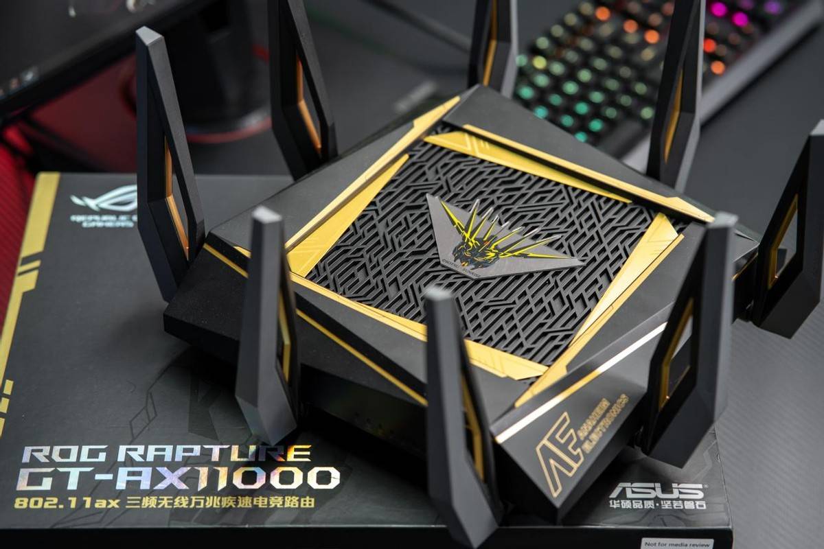 原创uc粉狂喜的电竞路由rog报丧女妖高达联名款体验