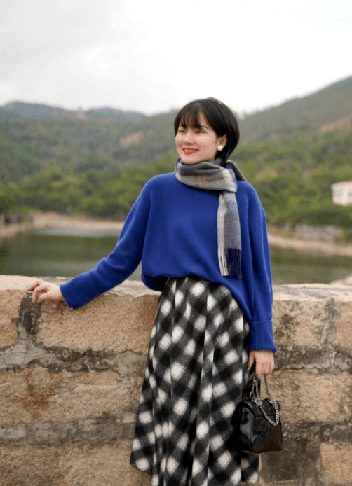 棕色 入冬后的高级感从何而来?靠一件“针织衫”就可以搞定,时髦大气