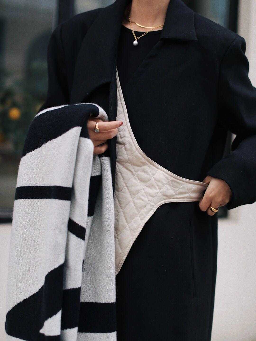 整体 冬天的大衣千万别乱选，这几款保暖又大气，普通人也能穿出高级感