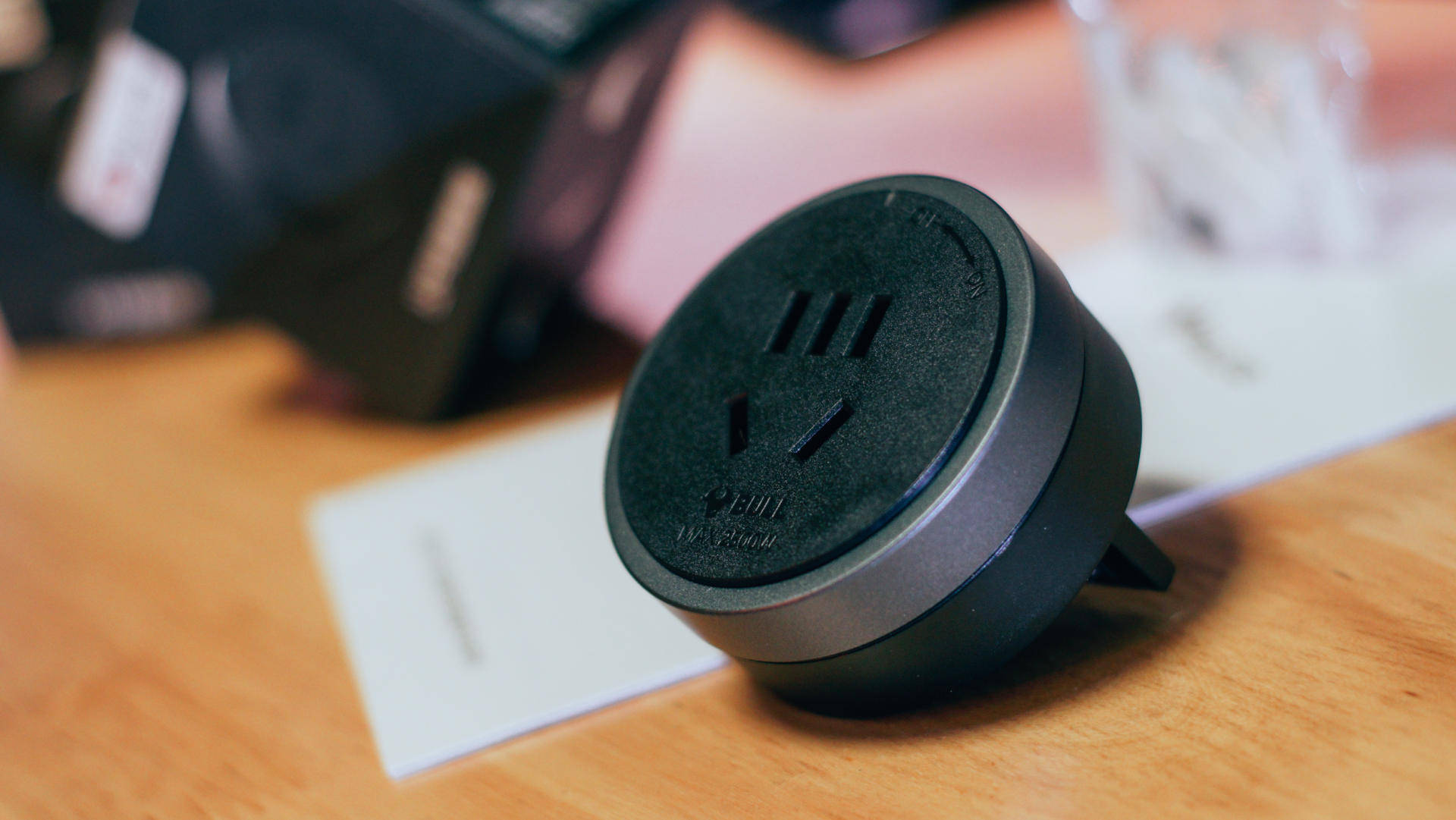 告别杂乱线材实现厨房有序供电一个公牛轨道插座就够了