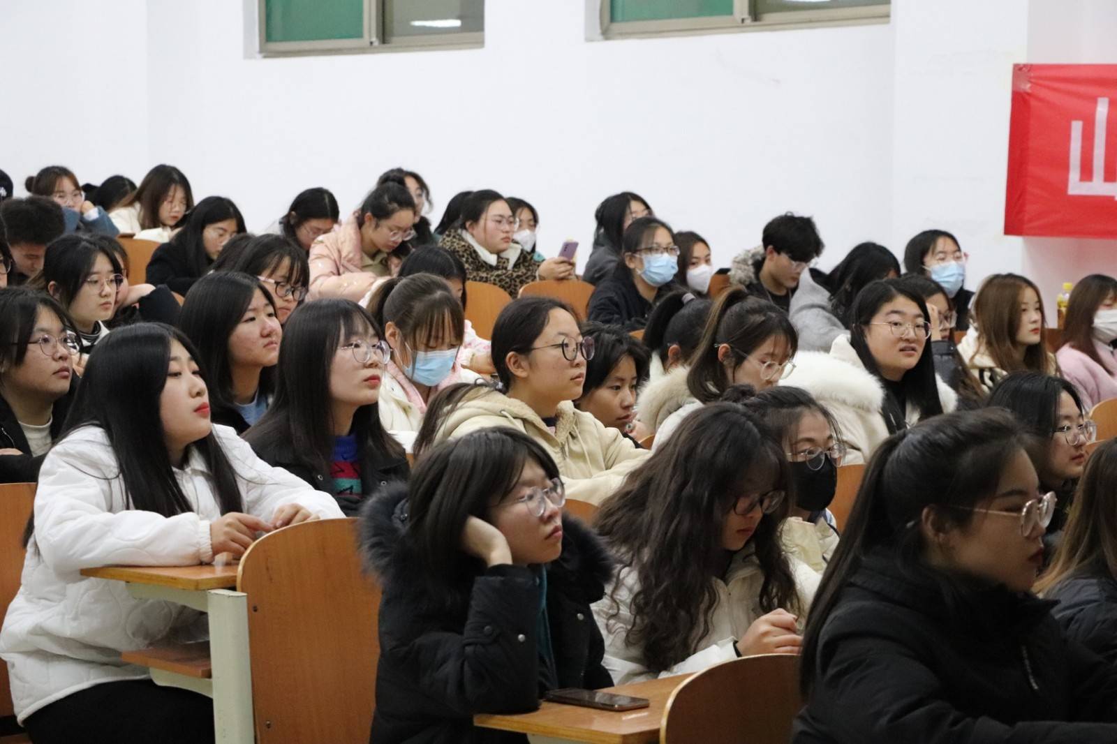 斜槓青年校園行活動劉建糝主任走進山東女子學院