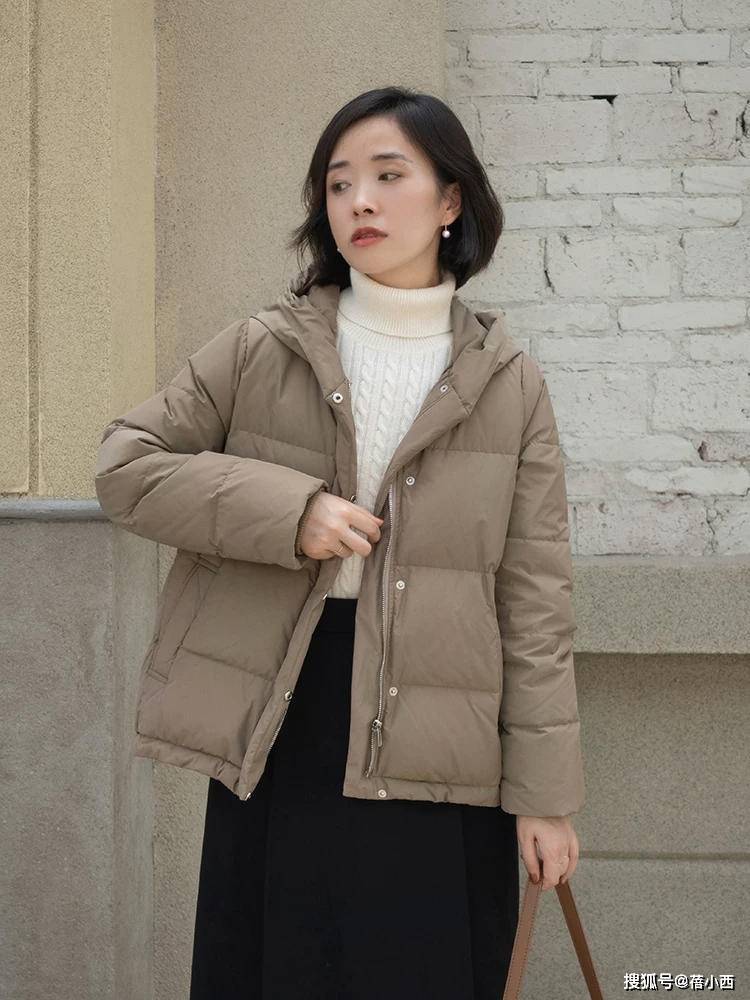 颜色 女人无论年纪多大，穿“羽绒服”都能时髦洋气，跟博主照穿就行
