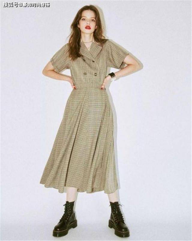 整体 若你才35岁，别打扮太老气！连衣裙配“夏季靴”，洋气减龄美上天