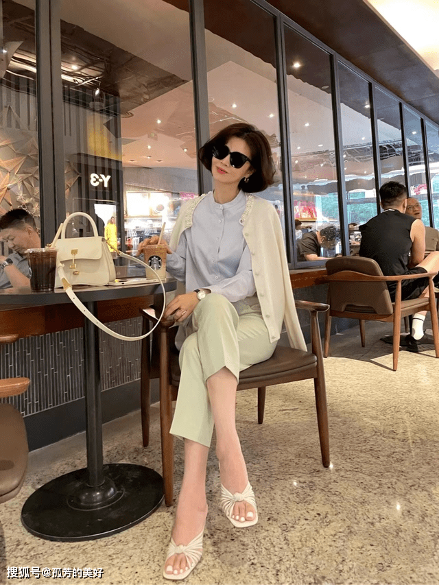 中长 这是我见过最高级的针织开衫穿搭，轻松打造好气质，适合40岁女人