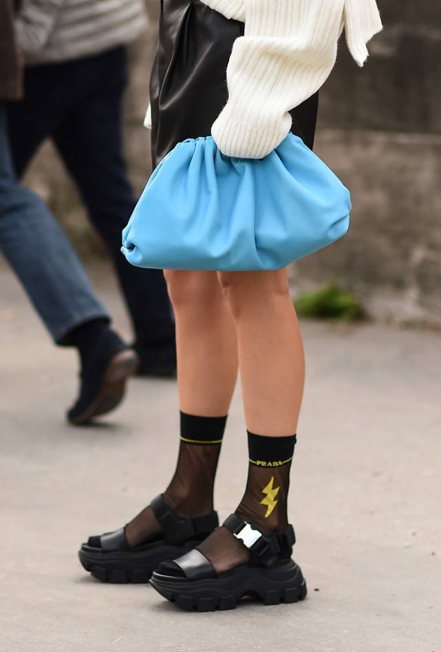 颜色 女神和女生的区别，一个包包就看出来了，选择不一定要贵但要大方