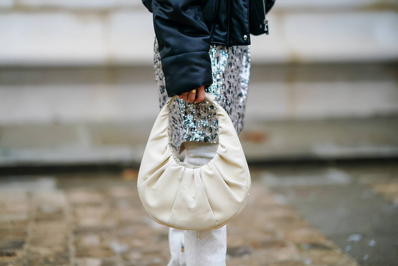 颜色 女神和女生的区别，一个包包就看出来了，选择不一定要贵但要大方