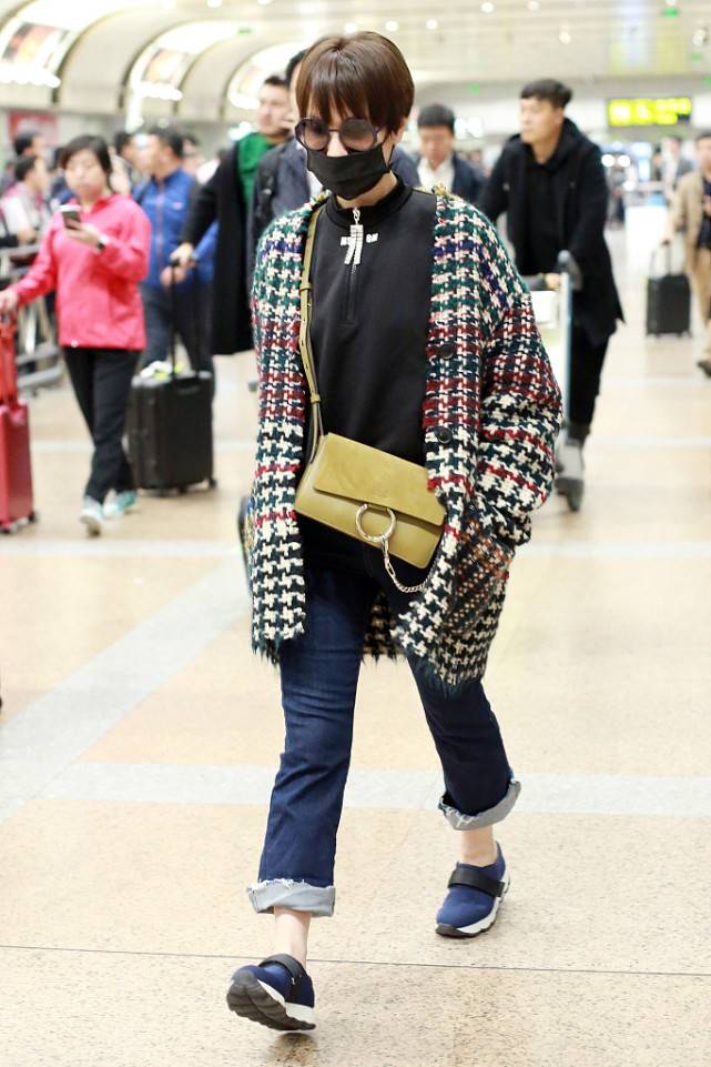 魅力 你可以永远相信吴昕的毛衣外套,款式经典好搭,任何身材都能驾驭