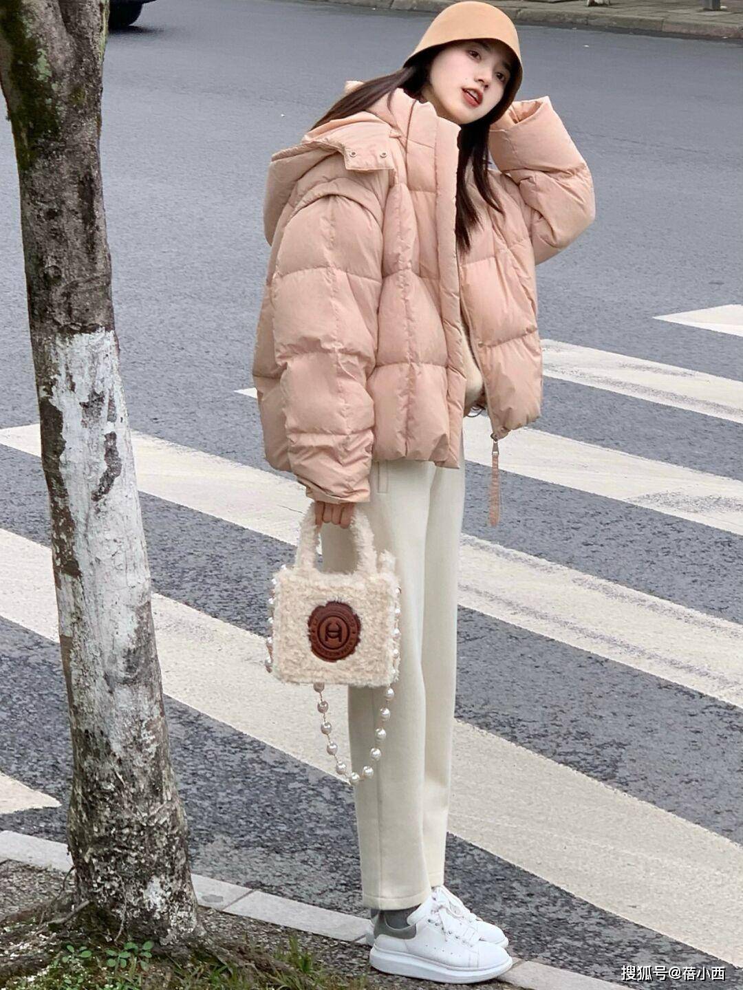 颜色 女人无论年纪多大,穿“羽绒服”都能时髦洋气,跟博主照穿就行