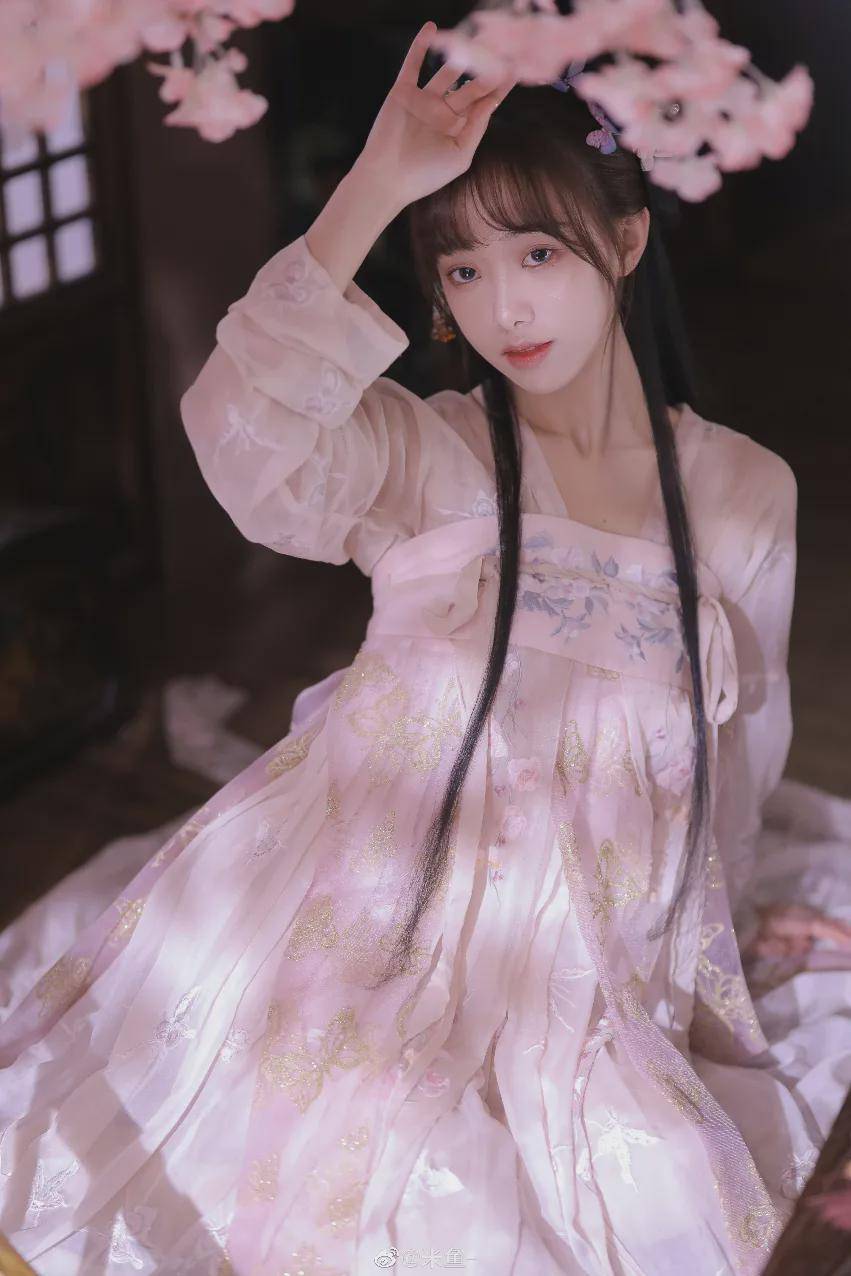 汉服小仙女:春风拂槛露华浓_米鱼_摄影_春风