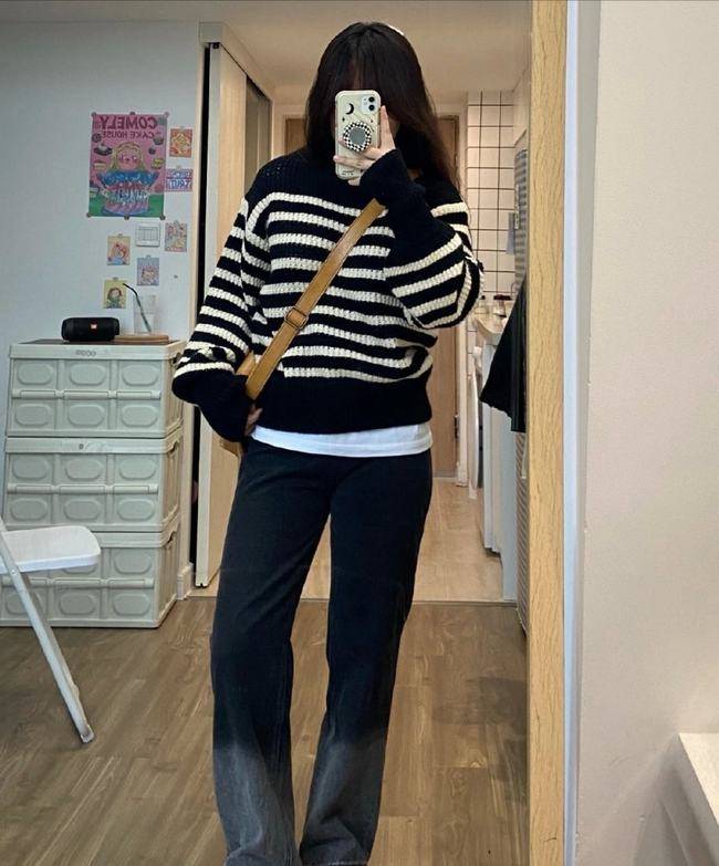 毛衣 条纹毛衣叠穿白色圆领打底